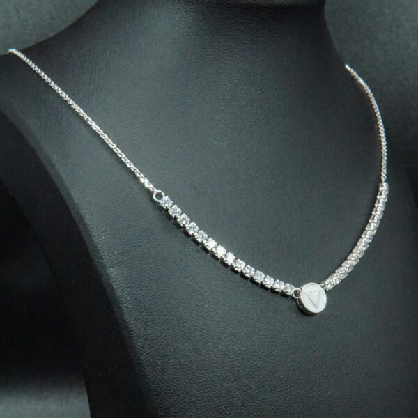 collana in argento con iniziale personalizzata